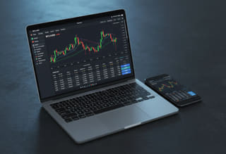 Suivre les opérations — vérifiez l'historique des transactions et l'activité du compte